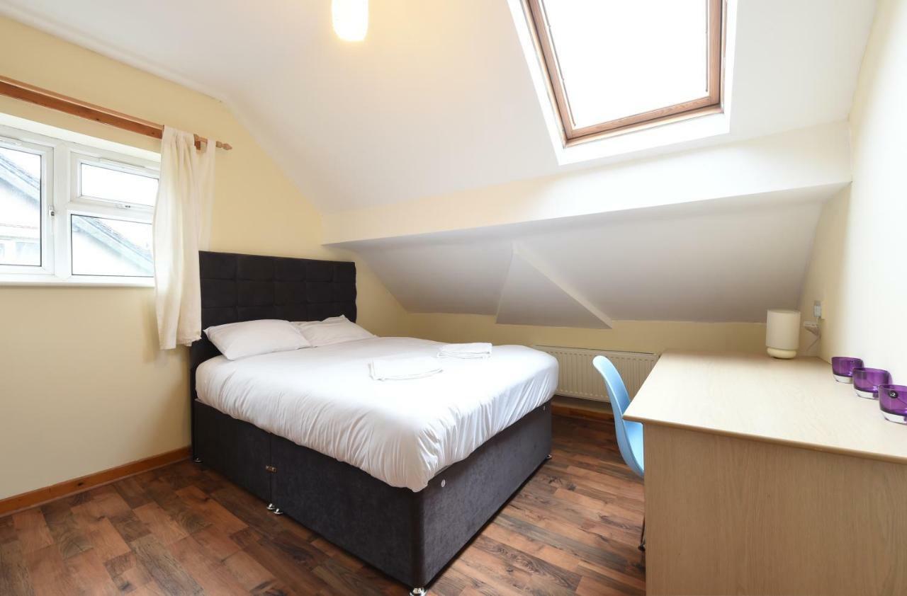 6 Bed Slps 16 On Otley Run * Leeds (West Yorkshire)