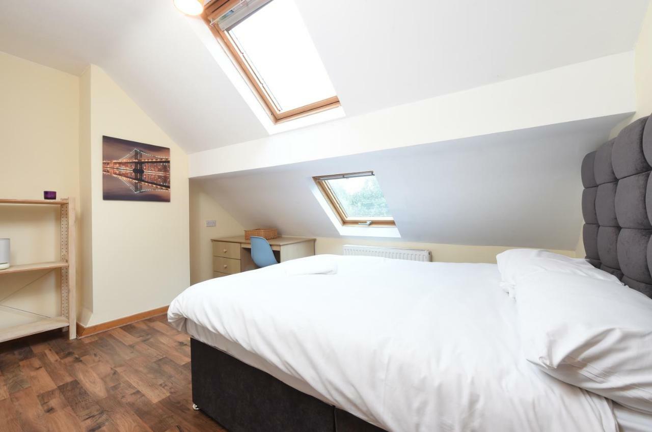 Apartment 6 Bed Slps 16 On Otley Run Leeds (West Yorkshire)