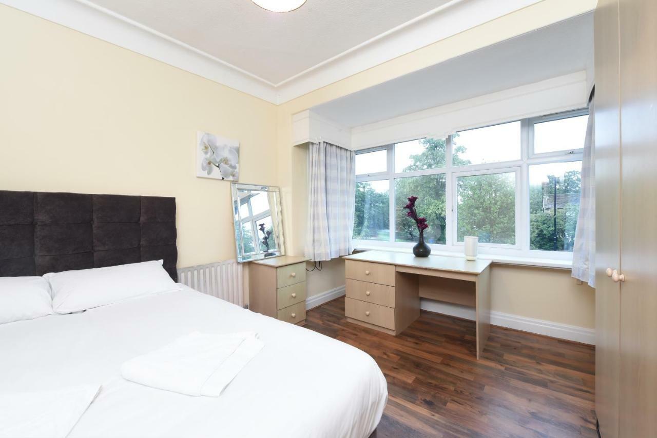 Apartment 6 Bed Slps 16 On Otley Run Leeds (West Yorkshire)