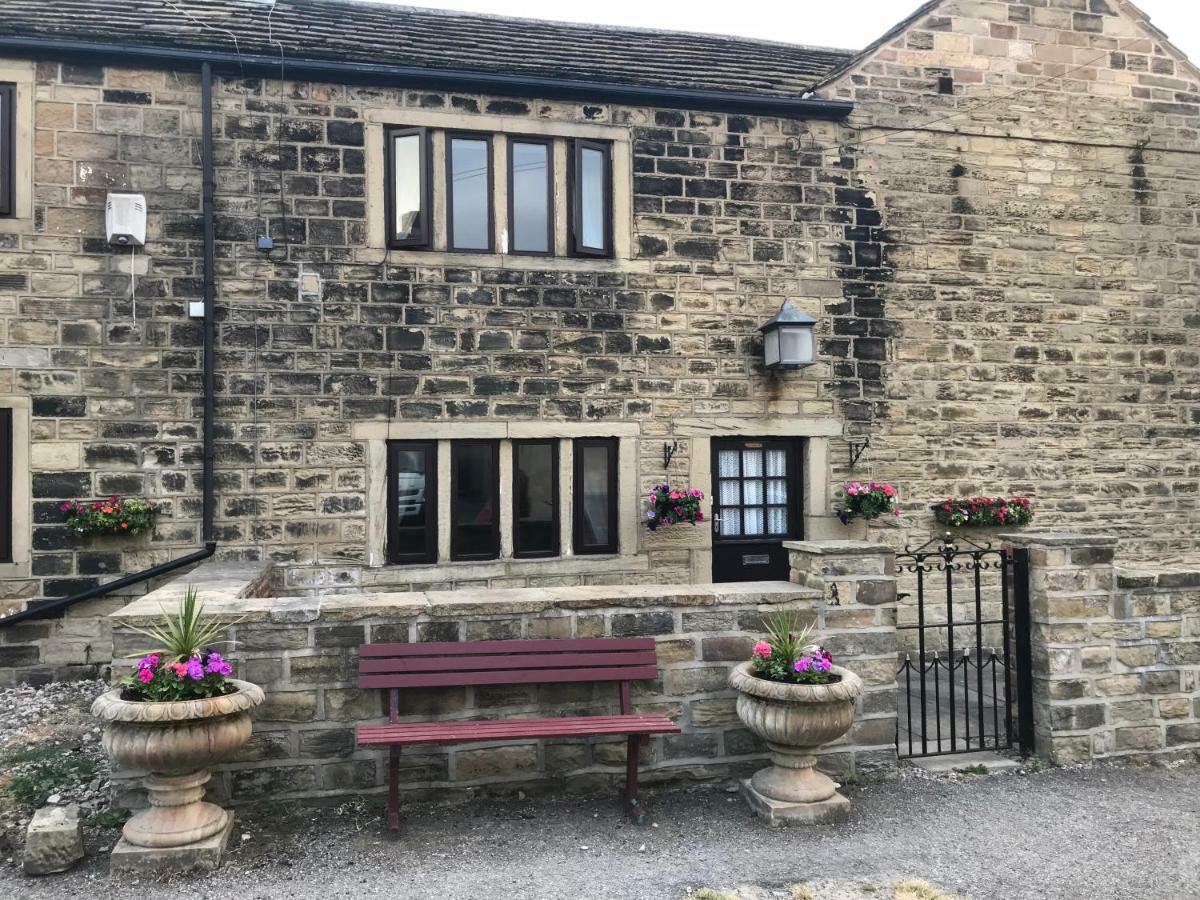Holiday home The Cottage, Cosy 2 Bedroom Pet Friendly Perfect For Contractors Free Secure Parking,cctv Leeds (West Yorkshire)