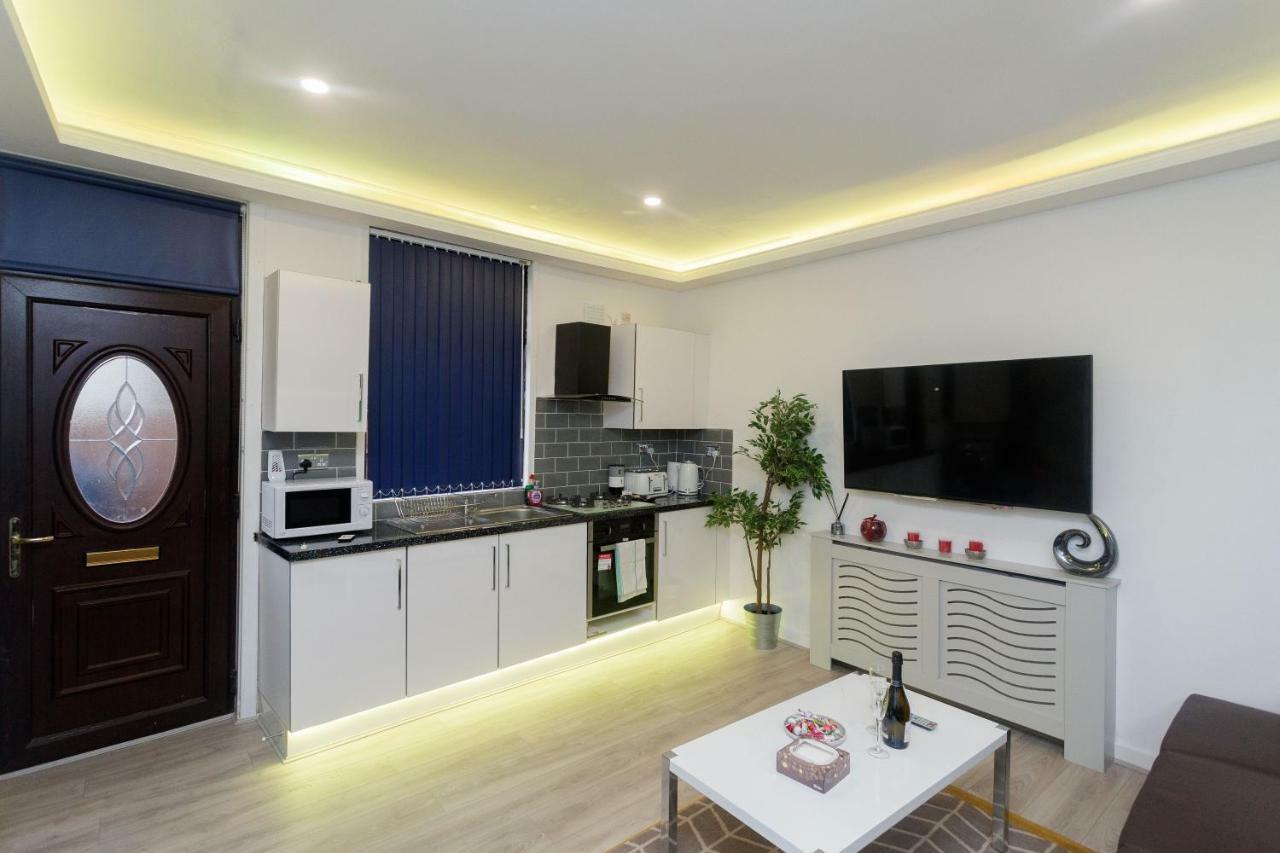 Towler House 6 Beds In 3 Bedrooms Apartment *