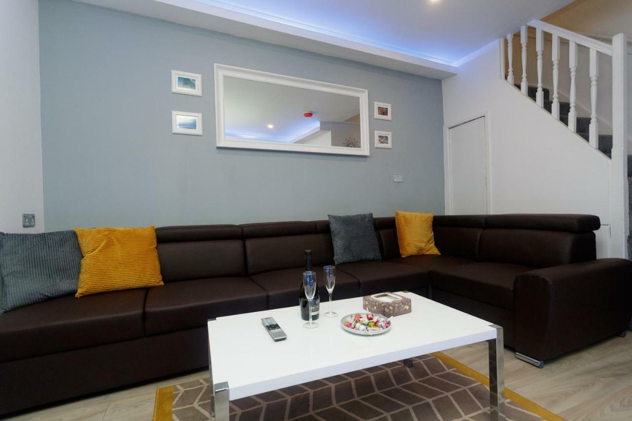 Towler House 6 Beds In 3 Bedrooms
