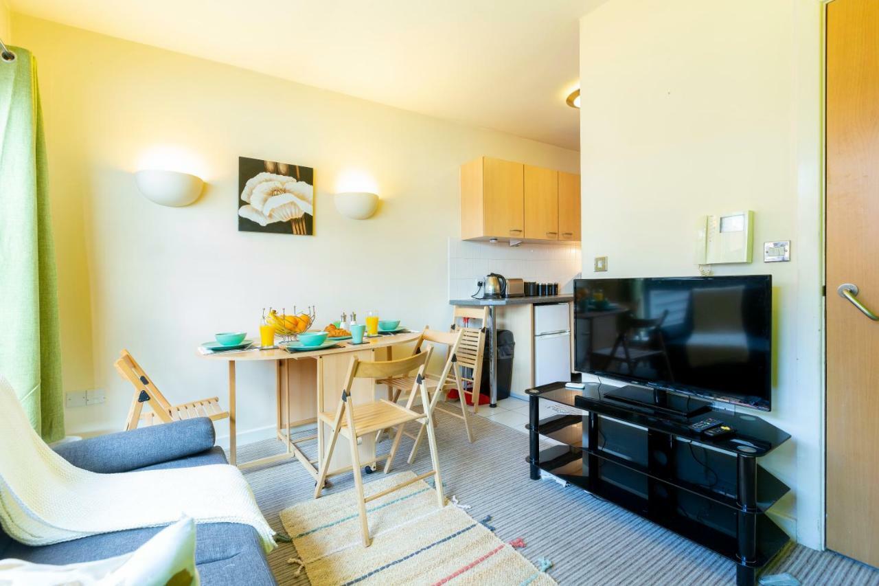 The Point Apartment, Leeds City Center Apartment