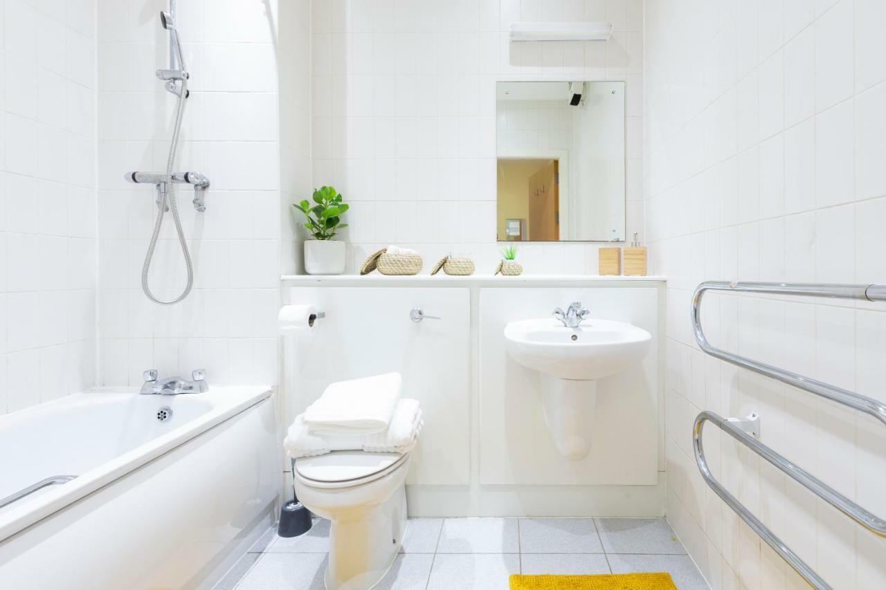 The Point Apartment, Leeds City Center *