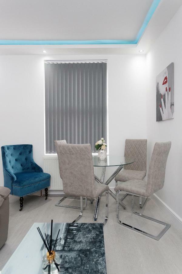 Burton House Apartment *