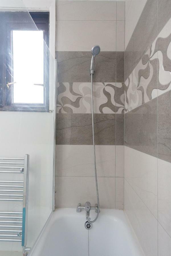 Towler House 6 Beds In 3 Bedrooms * Leeds (West Yorkshire)