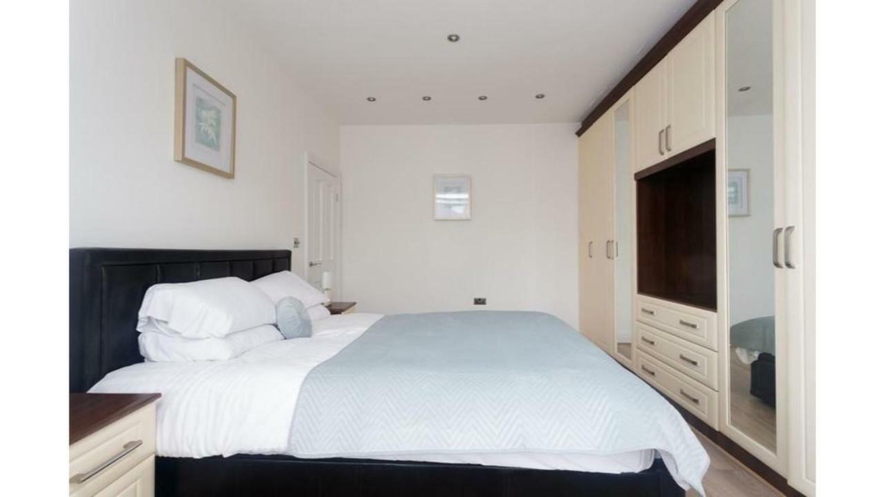 Montagu House * Leeds (West Yorkshire)