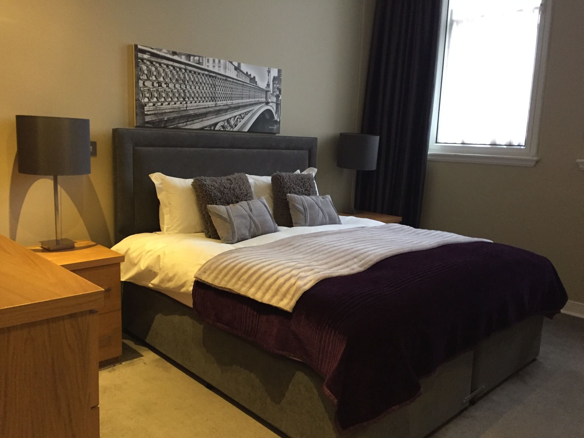 Quebecs Luxury 5* Leeds (West Yorkshire)
