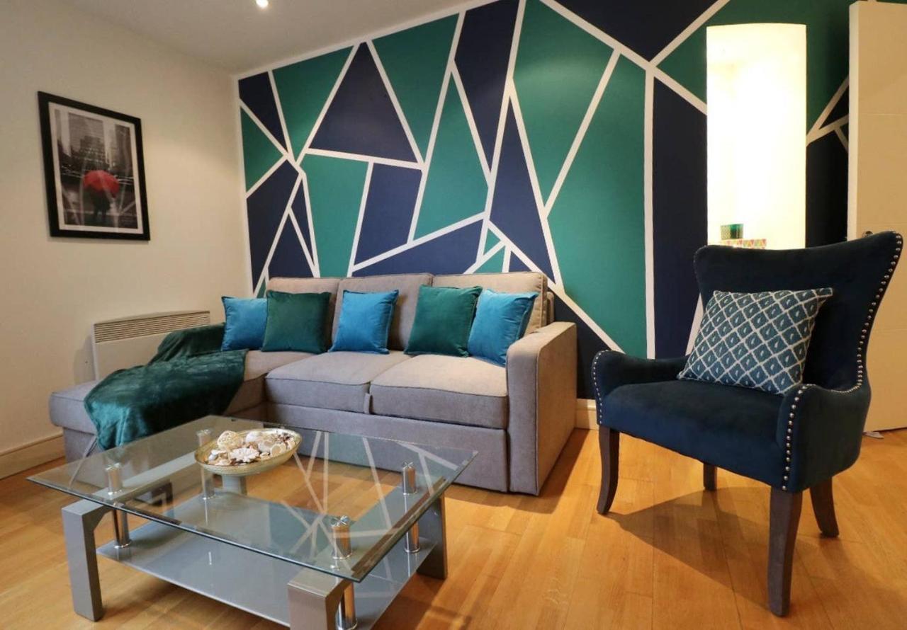 Heart Of Leeds City Centre Living - Sleeps 6 *