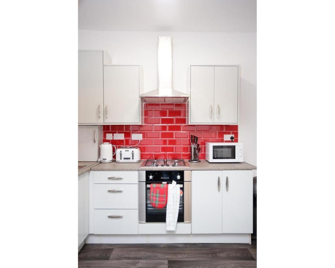 Carter House Apartments.....6 Beds In 3 Bedrooms * Leeds (West Yorkshire)