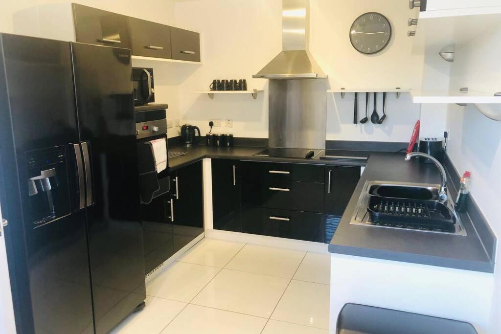 Canal Waterfront Townhouse Holiday home