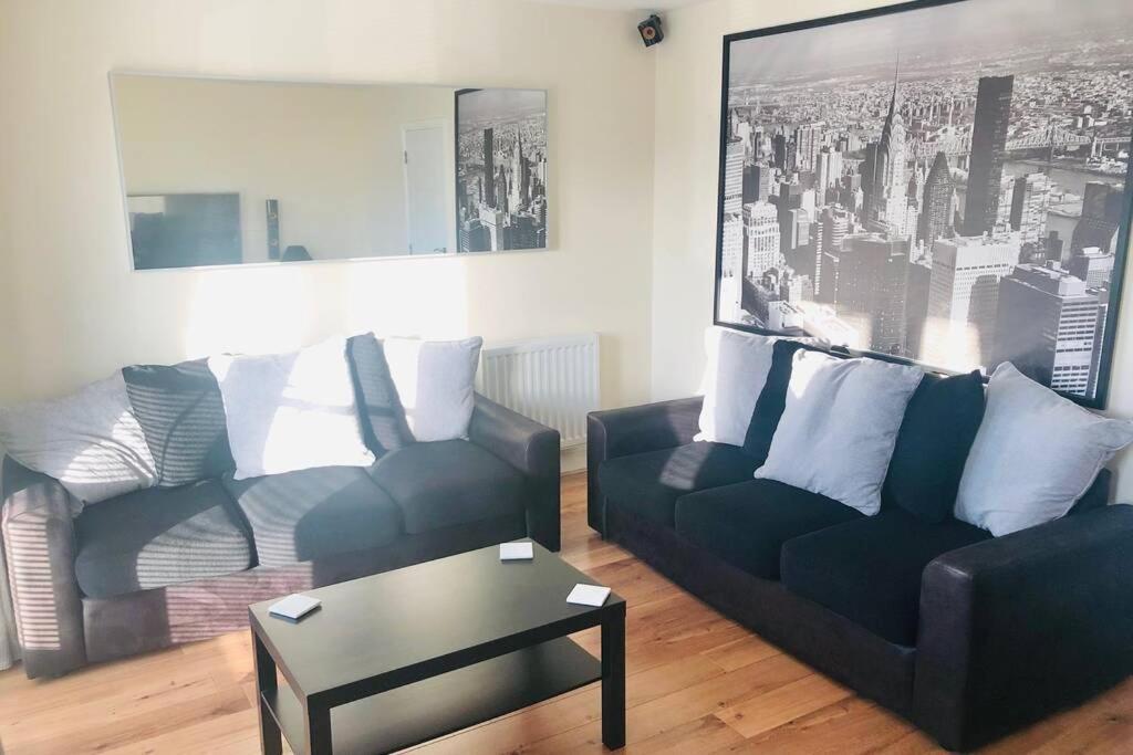 Canal Waterfront Townhouse Holiday home *