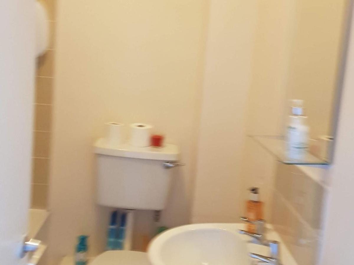 Lovely In Leeds Near Roundhay Park Holiday home *