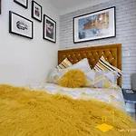 Best Value !!! - The Cakide, Dubell Serviced Apartments Leeds, Up To 2 Guests, Ample Street Parking, Wifi & Netflix