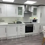 Huge Studio Close To City Centre With Free Secure Parking