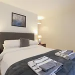Southbank Leeds Apartment. New! With Free Parking