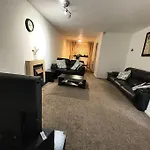 Princess 3 Bedroom House + Offstreet Parking +Wifi