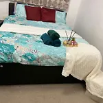 Princess 3 Bedroom House + Offstreet Parking +Wifi