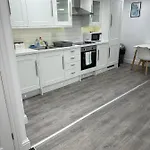 Huge Studio Close To City Centre With Free Secure Parking