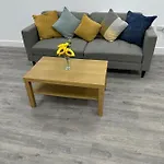 Huge Studio Close To City Centre With Free Secure Parking