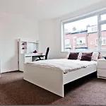 Budget Double Room Close To Leeds University And City Centre