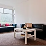 Budget Double Room Close To Leeds University And City Centre