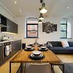 Stylish & Elegant City Centre Apartment