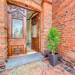 *Re9Bc* For Your Most Relaxed & Cosy Stay + Free Parking + Free Fast Wifi *