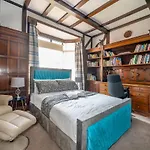 *Rg9Bc* For Your Most Relaxed & Cosy Stay + Free Parking + Free Fast Wifi *