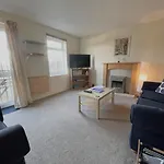 Guestready-Close To Leeds City, Spacious, Sleeps 6