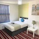 Comfy 2 Bedroom House Near Leeds City Centre