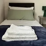 Leeds Cosy House