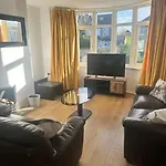Stunning Large House, Near City, Fits 6 People,Free Parking