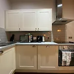 Stunning King Suite Apartment In The Heart Of Leeds City Center