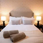 Modern City Centre Two Bedroom Suite & Netflix & Wifi