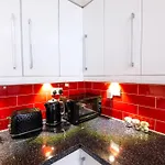 Spacious Apartment Close To City Centre With Secure Parking