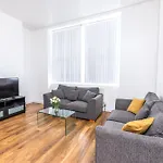 Spacious Apartment Close To City Centre With Secure Parking