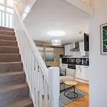 Bv Modern Apartment Near Kirkstall Shopping Centre