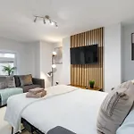 Luxury Lower-Level One Bed Apt