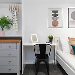 Luxury Lower-Level One Bed Apt