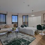 Modern 1Br Perfect Location!