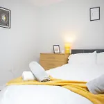 Central 2 Bed Flat - Leeds City Centre - For Relocatlors, Professionals, Long Stay Rates Available