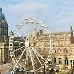 Leeds City Centre Luxury 2 Bed Apartment Sleeps 6 Fantastic Views