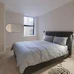Charming 1-Bedroom Apartment In Leeds City Centre Perfect For Couples Or Solo Travelers