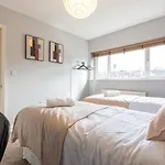 Spacious 5 Bed Town House, Sleeps 12, Near City,Free Parking, Pets Ok