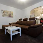 Shaftesbury Apartments