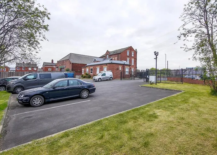 Spacious Apartment Close To City Centre With Secure Parking