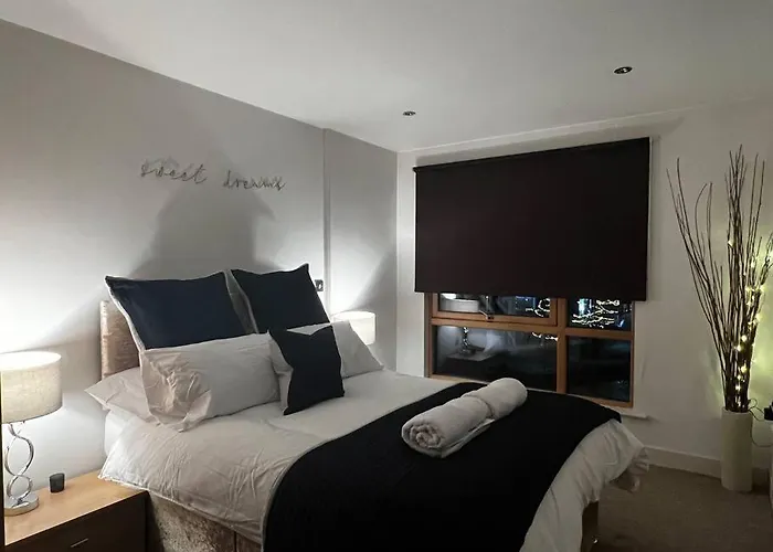 Leeds Clarence Dock 2 Bedroom Apt