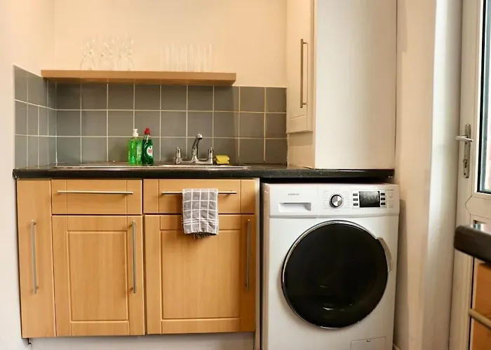 Charming 3 Bedroom Property Free Wifi & Parking