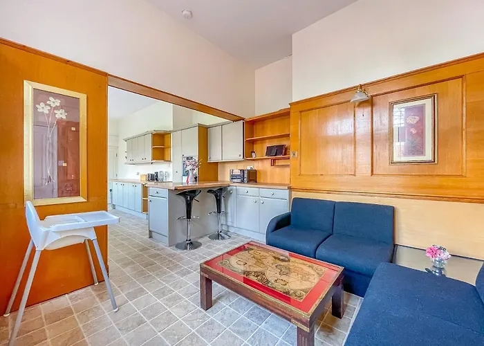 *Re9Bc* For Your Most Relaxed & Cosy Stay + Free Parking + Free Fast Wifi *